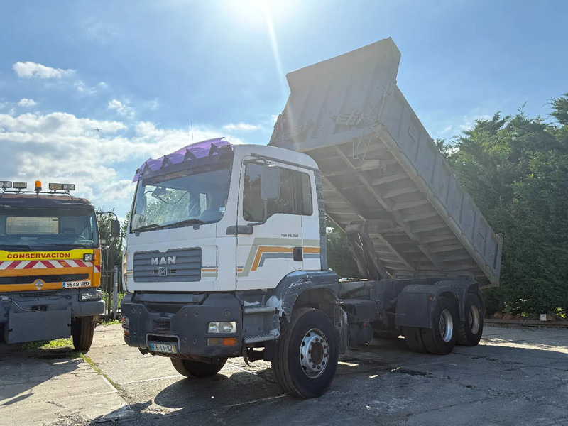 MAN TGA 26.360 6X4 Tipper Spring/Spring ZF Manual gear EURO3 - Самосвал камион: снимка 2 MAN TGA 26.360 6X4 Tipper Spring/Spring ZF Manual gear EURO3 - Самосвал камион: снимка 2