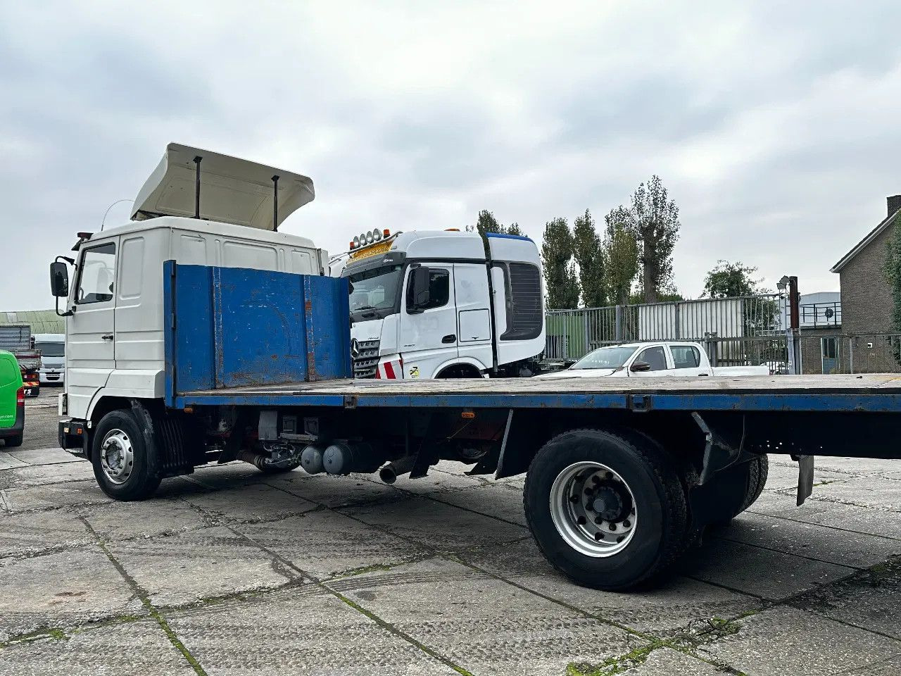 Scania P113-360 4X2 Platform Manual Gear Retarder Scania P113-360 4X2 Platform Manual Gear Retarder - Бордови камион: снимка 3 Scania P113-360 4X2 Platform Manual Gear Retarder Scania P113-360 4X2 Platform Manual Gear Retarder - Бордови камион: снимка 3