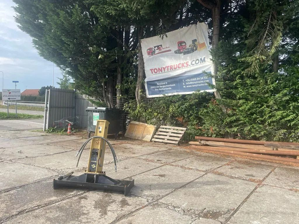Soosan SB30 Hydraulic Breaker Skid steer Soosan SB30 Hydraulic Breaker Skid steer - Хидравличен чук за Строителна техника: снимка 2 Soosan SB30 Hydraulic Breaker Skid steer Soosan SB30 Hydraulic Breaker Skid steer - Хидравличен чук за Строителна техника: снимка 2