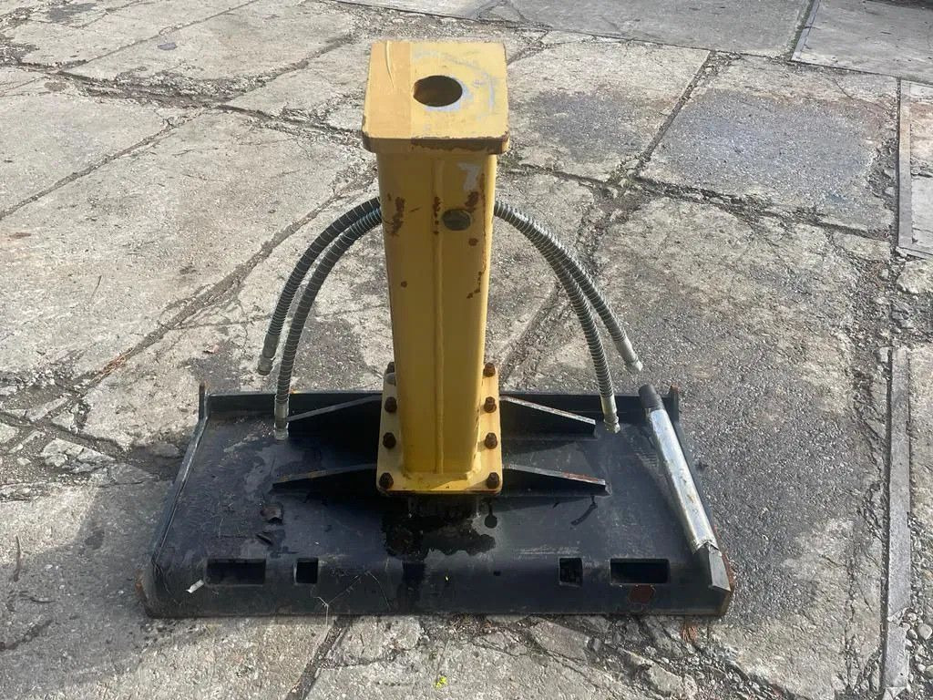 Soosan SB30 Hydraulic Breaker Skid steer Soosan SB30 Hydraulic Breaker Skid steer - Хидравличен чук за Строителна техника: снимка 4 Soosan SB30 Hydraulic Breaker Skid steer Soosan SB30 Hydraulic Breaker Skid steer - Хидравличен чук за Строителна техника: снимка 4