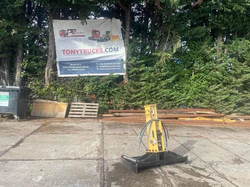 Soosan SB30 Hydraulic Breaker Skid steer Soosan SB30 Hydraulic Breaker Skid steer - Хидравличен чук за Строителна техника: снимка 1 Soosan SB30 Hydraulic Breaker Skid steer Soosan SB30 Hydraulic Breaker Skid steer - Хидравличен чук за Строителна техника: снимка 1