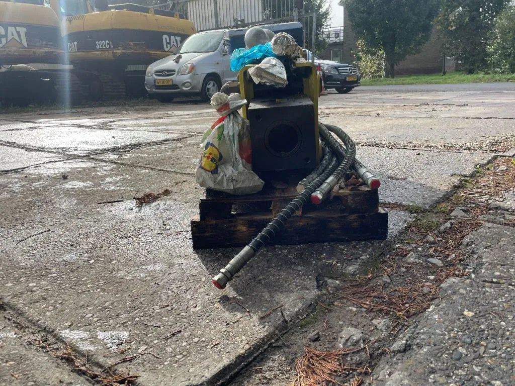 Soosan SB43 Hydraulic Breaker Soosan SB43 Hydraulic Breaker - Хидравличен чук за Строителна техника: снимка 4 Soosan SB43 Hydraulic Breaker Soosan SB43 Hydraulic Breaker - Хидравличен чук за Строителна техника: снимка 4