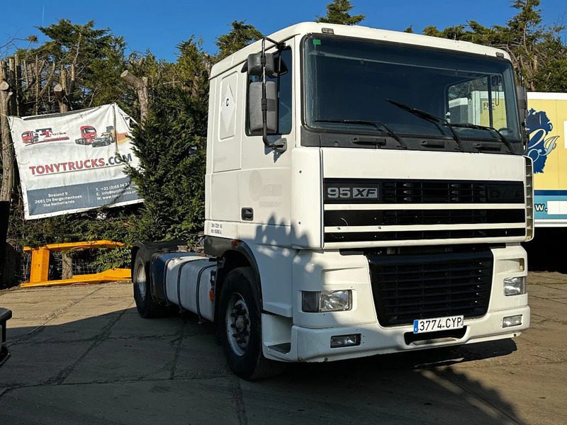 DAF XF 95.380 4X2 Tractor-unit Spring/Air ZF Manual Euro2 PTO - Влекач: снимка 1 DAF XF 95.380 4X2 Tractor-unit Spring/Air ZF Manual Euro2 PTO - Влекач: снимка 1