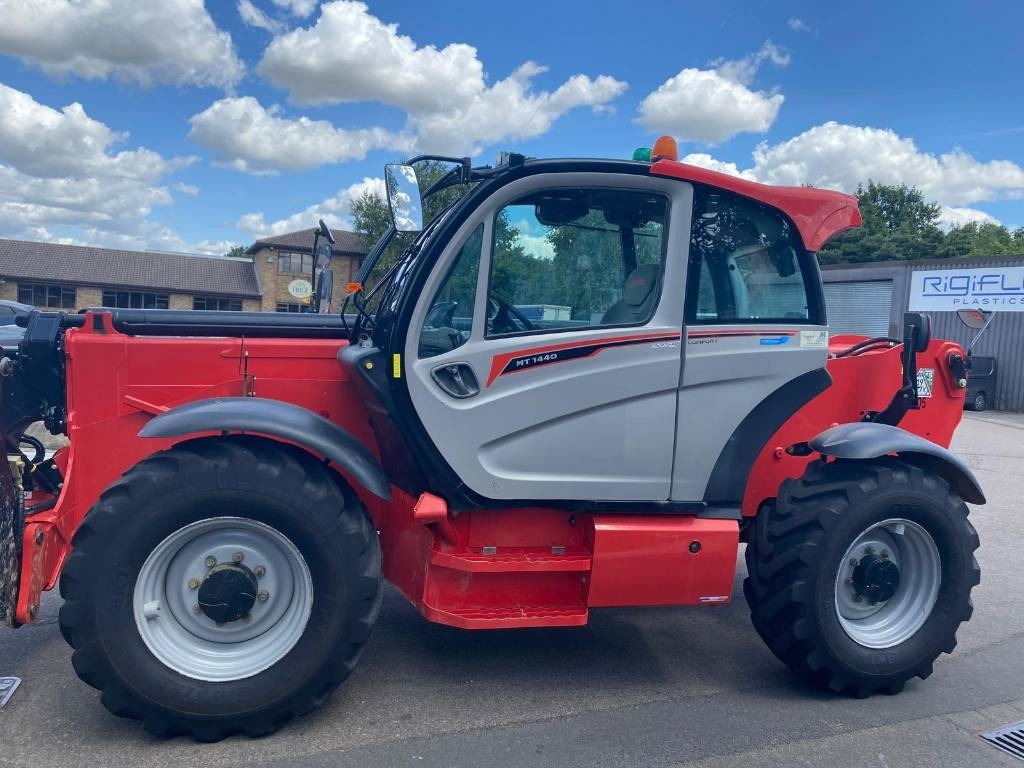 Телескопичен товарач Manitou MT 1440: снимка 11