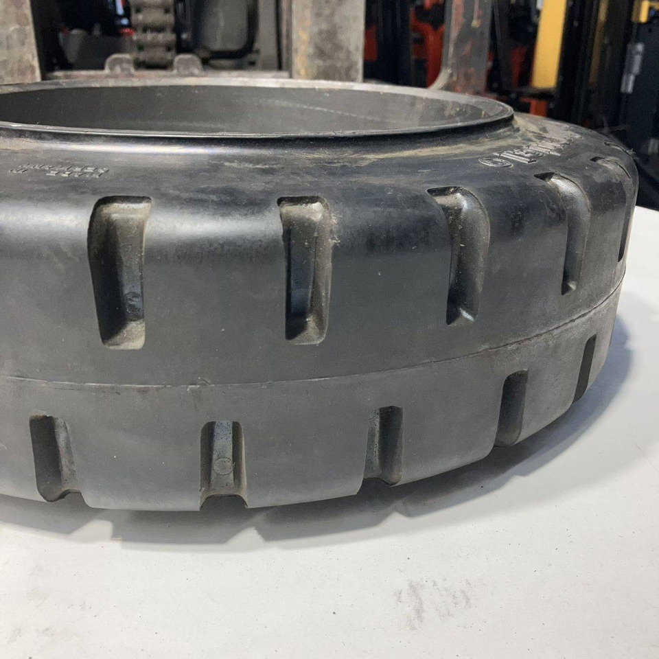 2X Continental 16x5x10 1/2 tyres - Гума за Подемно-транспортна техника: снимка 3 2X Continental 16x5x10 1/2 tyres - Гума за Подемно-транспортна техника: снимка 3
