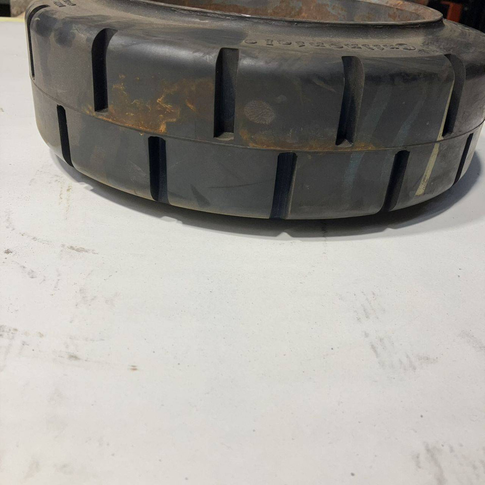 2X Continental 300-100-203 grip tyres - Гума за Подемно-транспортна техника: снимка 3 2X Continental 300-100-203 grip tyres - Гума за Подемно-транспортна техника: снимка 3