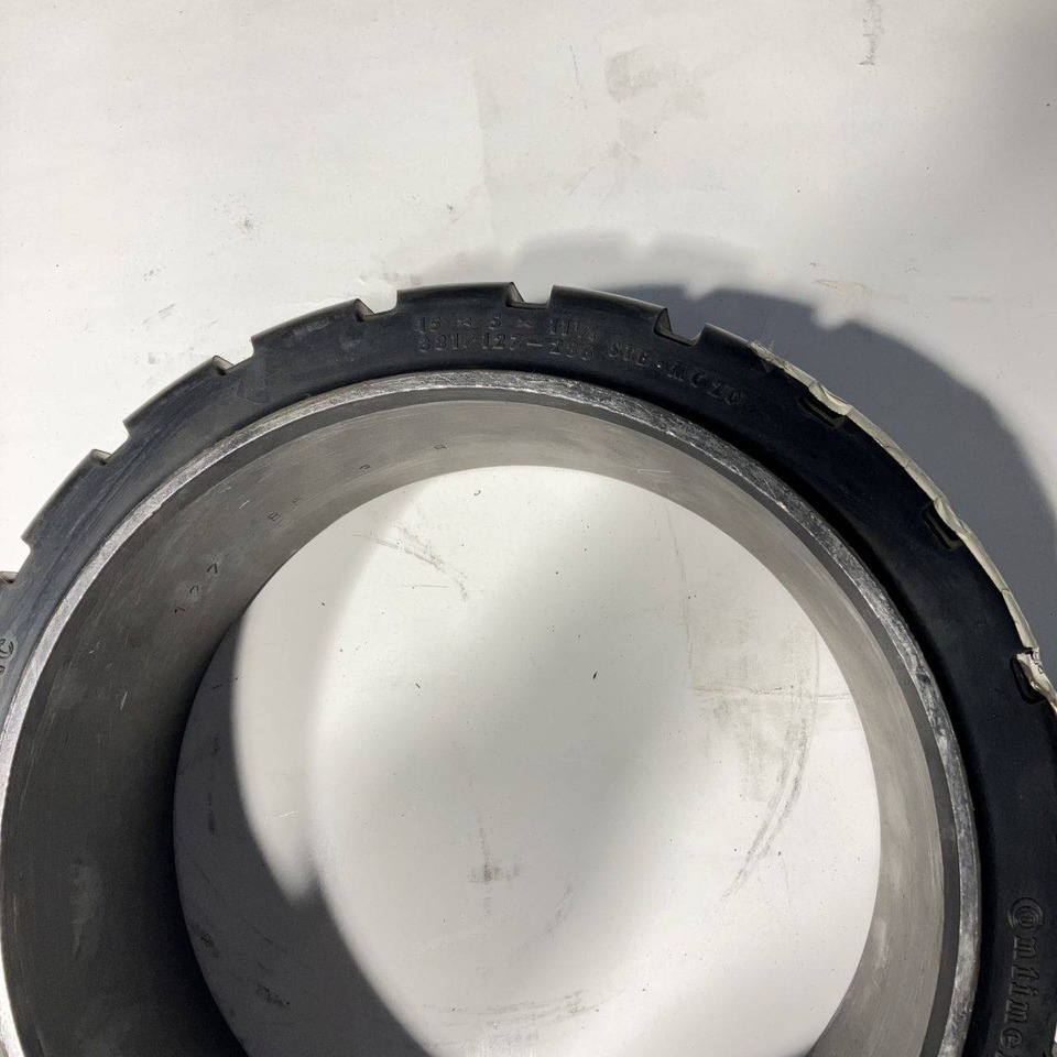 2x continental 15x5x11 1/4 tyres - Гума за Подемно-транспортна техника: снимка 2 2x continental 15x5x11 1/4 tyres - Гума за Подемно-транспортна техника: снимка 2