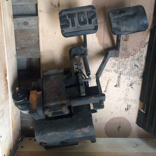 Brake & Accelerator for Linde R14-20, BR 115-02/115-C-02 - Педал за Подемно-транспортна техника: снимка 1 Brake & Accelerator for Linde R14-20, BR 115-02/115-C-02 - Педал за Подемно-транспортна техника: снимка 1