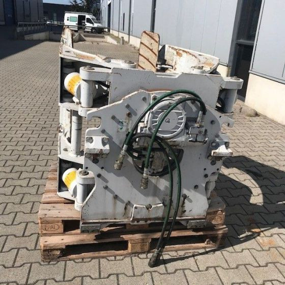 Cascade Rotating Roll clamp - Кламер за Подемно-транспортна техника: снимка 2 Cascade Rotating Roll clamp - Кламер за Подемно-транспортна техника: снимка 2