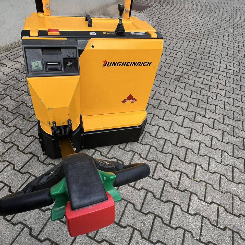 Jungheinrich EJC-Z16 - Стакер: снимка 4 Jungheinrich EJC-Z16 - Стакер: снимка 4