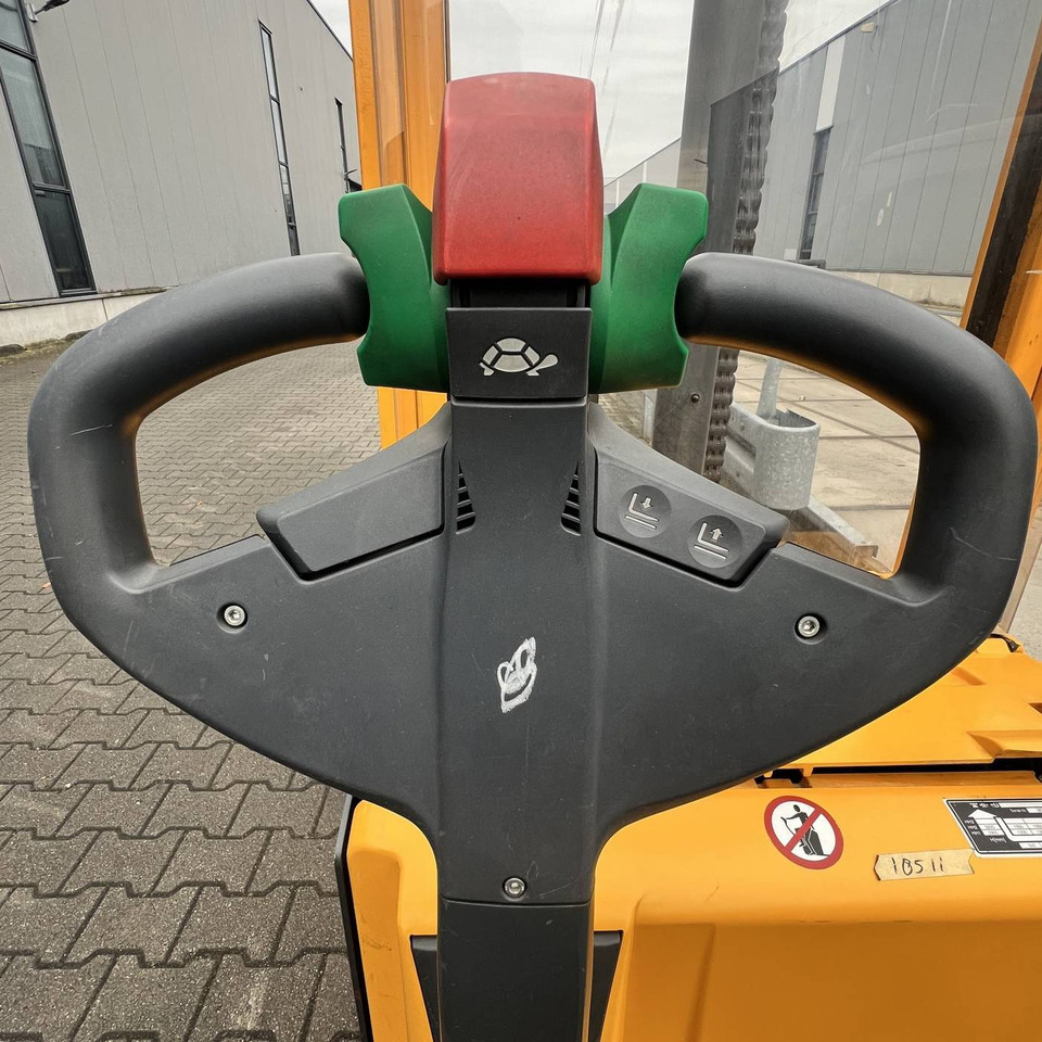 Jungheinrich EJC112 - Стакер: снимка 5 Jungheinrich EJC112 - Стакер: снимка 5