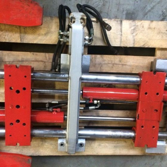 Dürwen Fork positioner with Shaft guidance sideshift - Прикачен инвентар за Подемно-транспортна техника: снимка 2 Dürwen Fork positioner with Shaft guidance sideshift - Прикачен инвентар за Подемно-транспортна техника: снимка 2