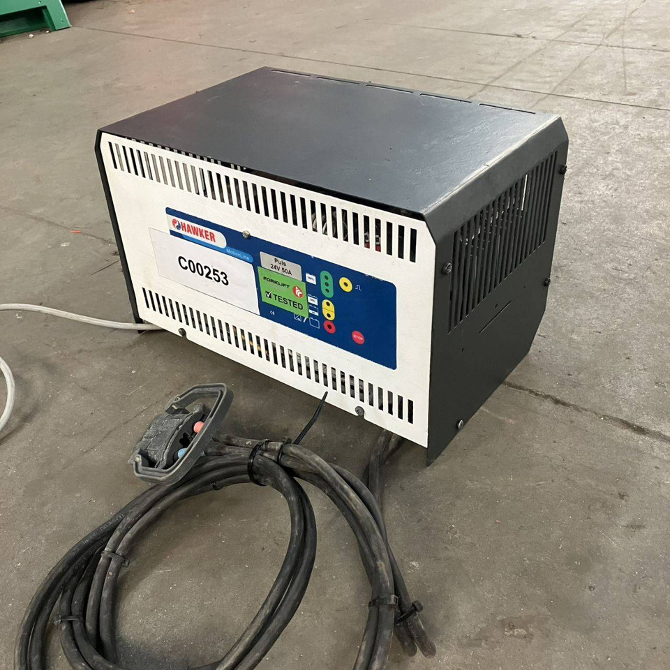 Hawker 24V/50A (2) - Резервни части за Подемно-транспортна техника: снимка 1 Hawker 24V/50A (2) - Резервни части за Подемно-транспортна техника: снимка 1