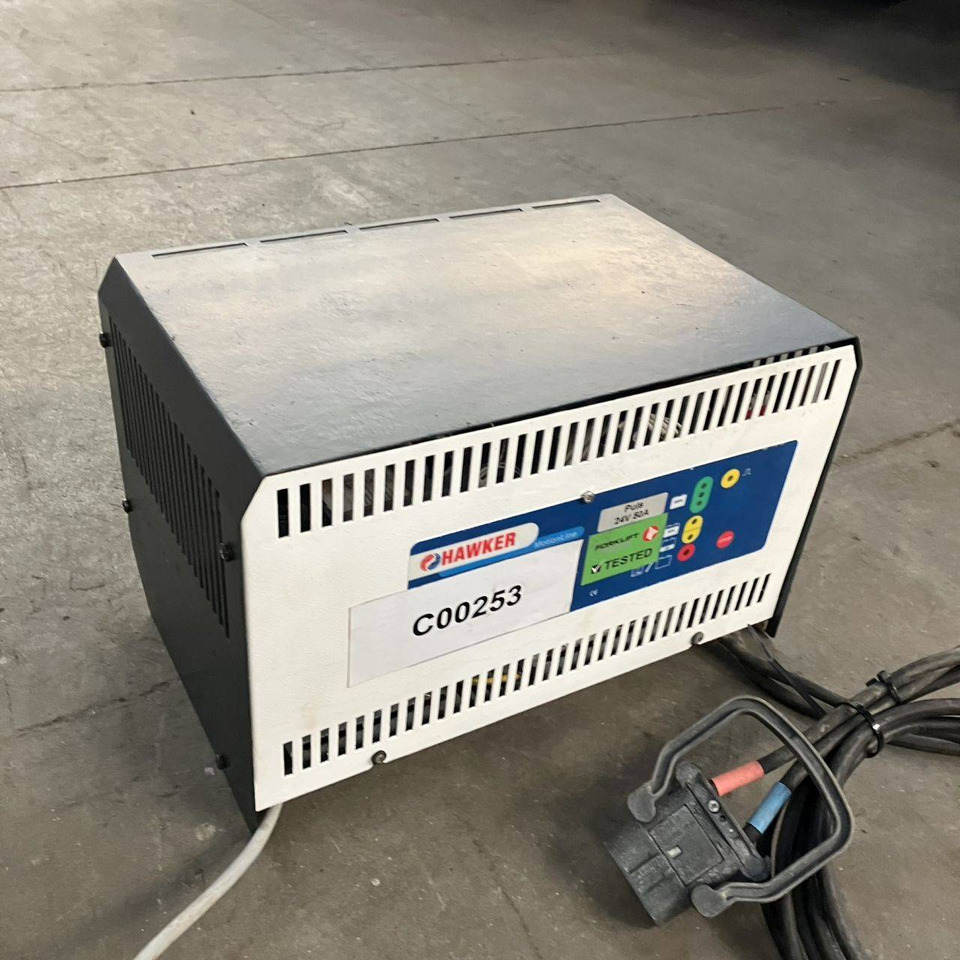 Hawker 24V/50A (2) - Резервни части за Подемно-транспортна техника: снимка 2 Hawker 24V/50A (2) - Резервни части за Подемно-транспортна техника: снимка 2