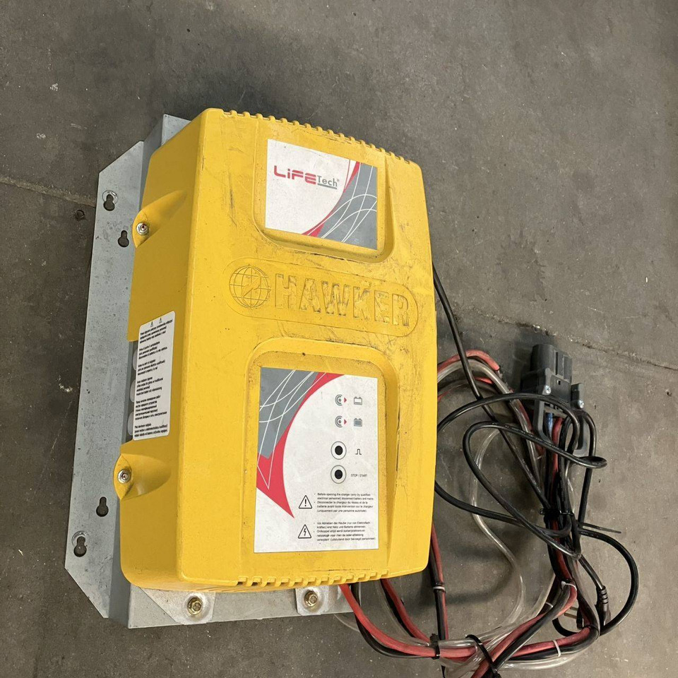 Hawker 24V/60A Life Tech (2) - Резервни части за Подемно-транспортна техника: снимка 2 Hawker 24V/60A Life Tech (2) - Резервни части за Подемно-транспортна техника: снимка 2