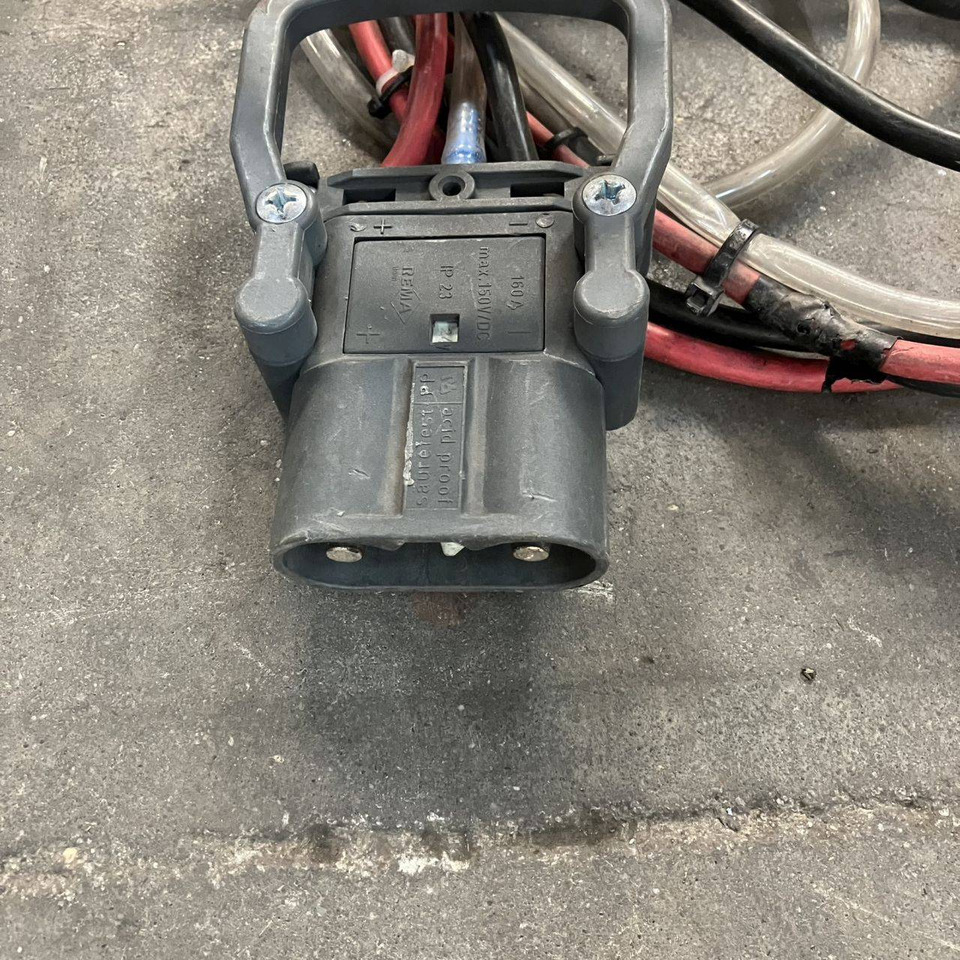 Hawker 24V/60A Life Tech (2) - Резервни части за Подемно-транспортна техника: снимка 4 Hawker 24V/60A Life Tech (2) - Резервни части за Подемно-транспортна техника: снимка 4