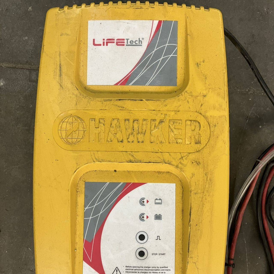 Hawker 24V/60A Life Tech (2) - Резервни части за Подемно-транспортна техника: снимка 3 Hawker 24V/60A Life Tech (2) - Резервни части за Подемно-транспортна техника: снимка 3