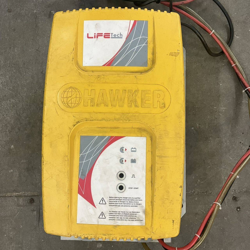 Hawker 24V/70A Lifetech - Резервни части за Подемно-транспортна техника: снимка 3 Hawker 24V/70A Lifetech - Резервни части за Подемно-транспортна техника: снимка 3