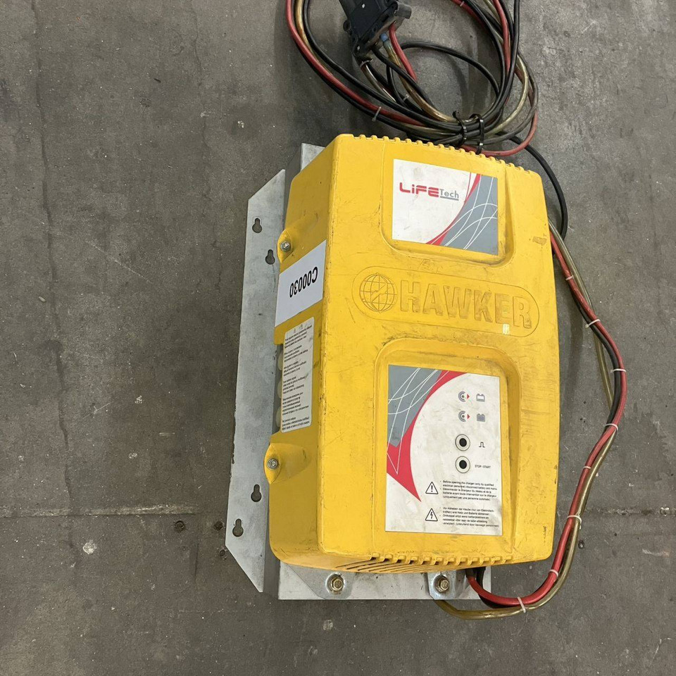 Hawker 24V/70A Lifetech - Резервни части за Подемно-транспортна техника: снимка 2 Hawker 24V/70A Lifetech - Резервни части за Подемно-транспортна техника: снимка 2