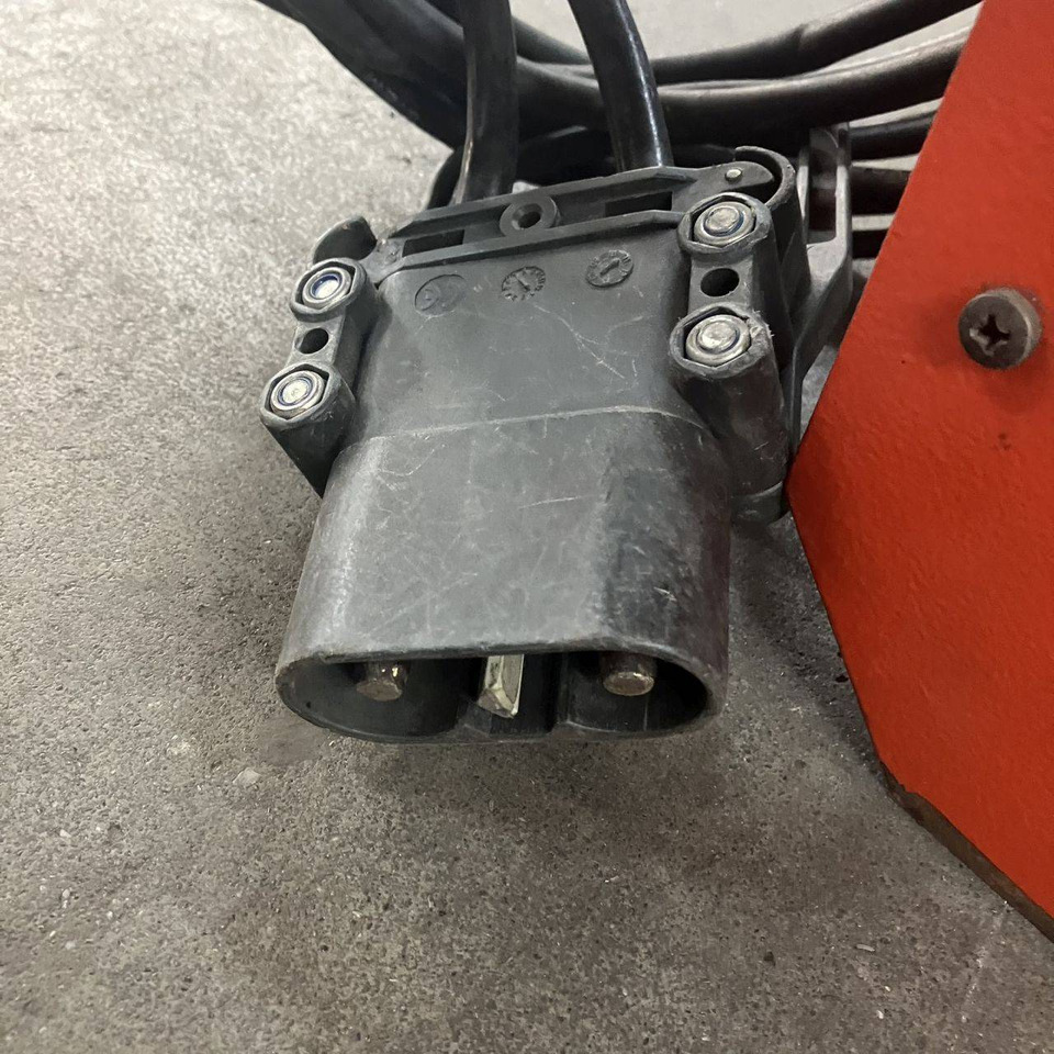 Hawker 24V 80A Digital D - Резервни части за Подемно-транспортна техника: снимка 4 Hawker 24V 80A Digital D - Резервни части за Подемно-транспортна техника: снимка 4