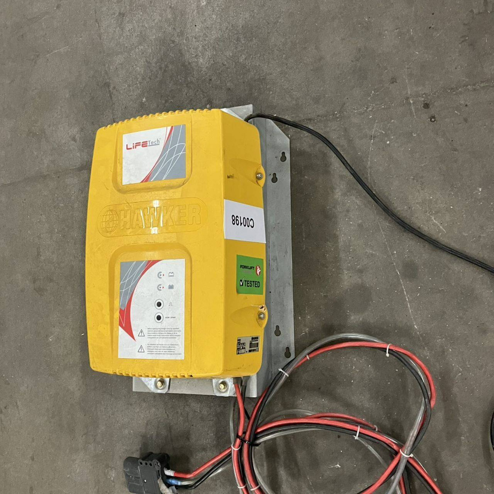 Hawker 24V/80A Life Tech (2) - Резервни части за Подемно-транспортна техника: снимка 1 Hawker 24V/80A Life Tech (2) - Резервни части за Подемно-транспортна техника: снимка 1