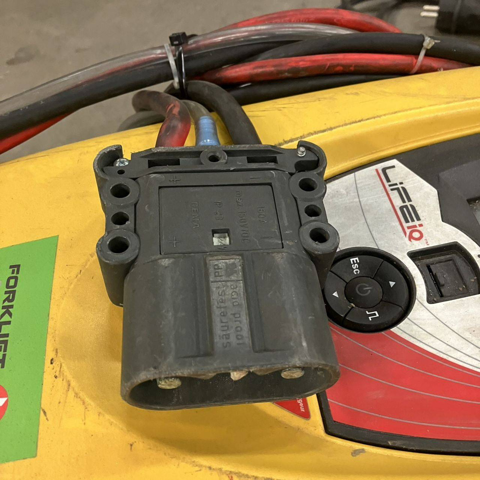 Hawker 24V/80A Life Tech - Резервни части за Подемно-транспортна техника: снимка 5 Hawker 24V/80A Life Tech - Резервни части за Подемно-транспортна техника: снимка 5