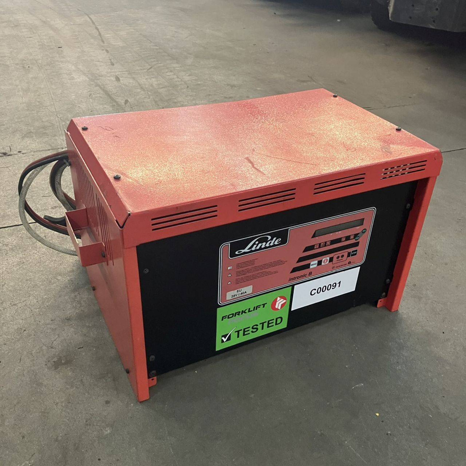 Hawker E 24V / 40A Tronic B - Резервни части за Подемно-транспортна техника: снимка 2 Hawker E 24V / 40A Tronic B - Резервни части за Подемно-транспортна техника: снимка 2