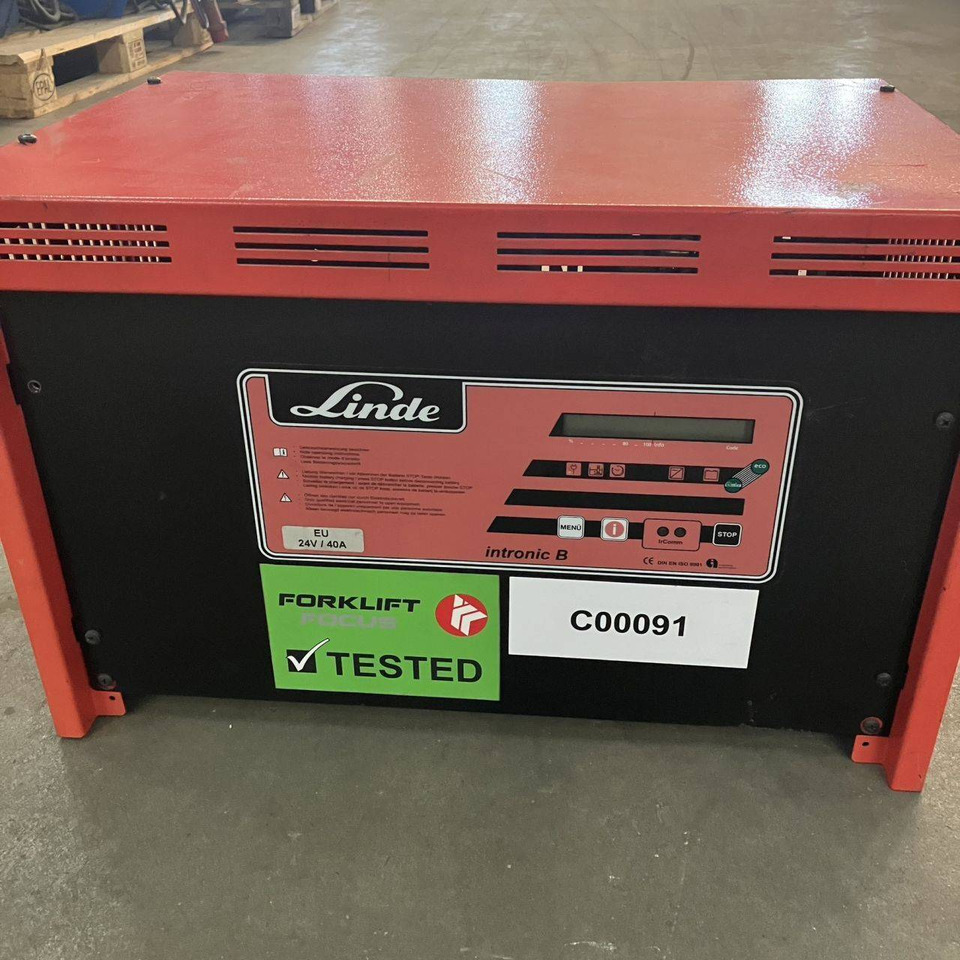 Hawker E 24V / 40A Tronic B - Резервни части за Подемно-транспортна техника: снимка 3 Hawker E 24V / 40A Tronic B - Резервни части за Подемно-транспортна техника: снимка 3