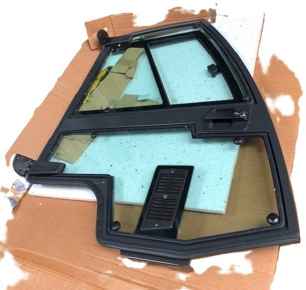 Right door for Nissan - Врата и части за Подемно-транспортна техника: снимка 1 Right door for Nissan - Врата и части за Подемно-транспортна техника: снимка 1
