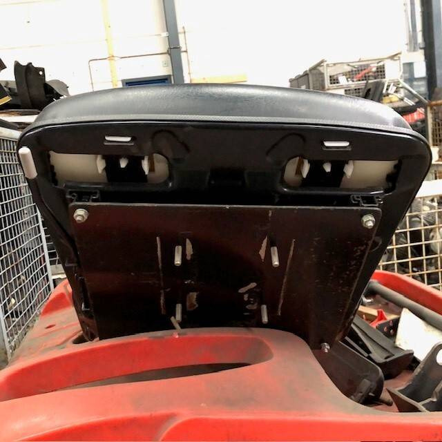 Seat for Linde P60, Series 126 - Седалка за Подемно-транспортна техника: снимка 4 Seat for Linde P60, Series 126 - Седалка за Подемно-транспортна техника: снимка 4