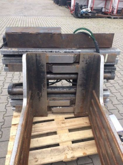 Stabau Bale clamp with sideshift - Кламер за Подемно-транспортна техника: снимка 2 Stabau Bale clamp with sideshift - Кламер за Подемно-транспортна техника: снимка 2