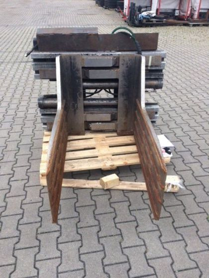 Stabau Bale clamp with sideshift - Кламер за Подемно-транспортна техника: снимка 1 Stabau Bale clamp with sideshift - Кламер за Подемно-транспортна техника: снимка 1