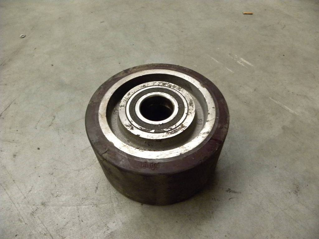 Wheel for Linde T16, BR 360, year 2008 - Кормилно управление за Подемно-транспортна техника: снимка 2 Wheel for Linde T16, BR 360, year 2008 - Кормилно управление за Подемно-транспортна техника: снимка 2