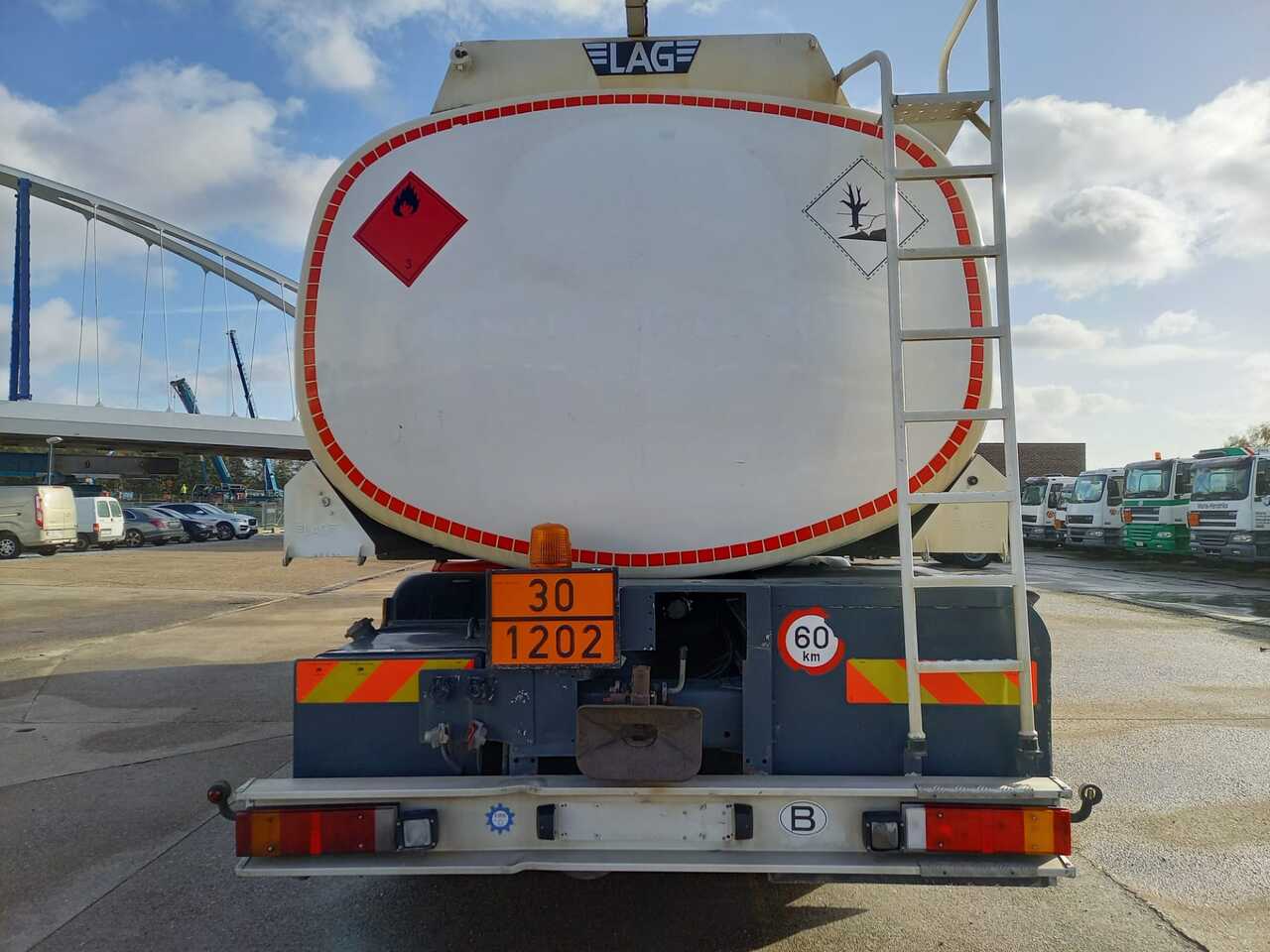 Камион цистерна DAF CF85: снимка 9