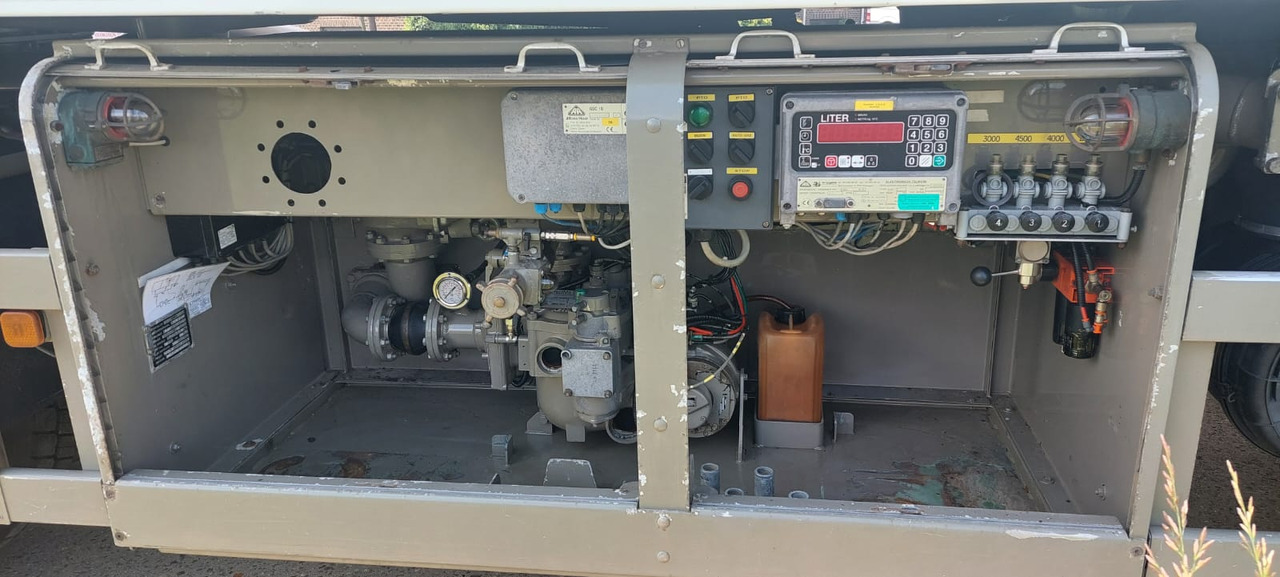 Камион цистерна MAN: снимка 12