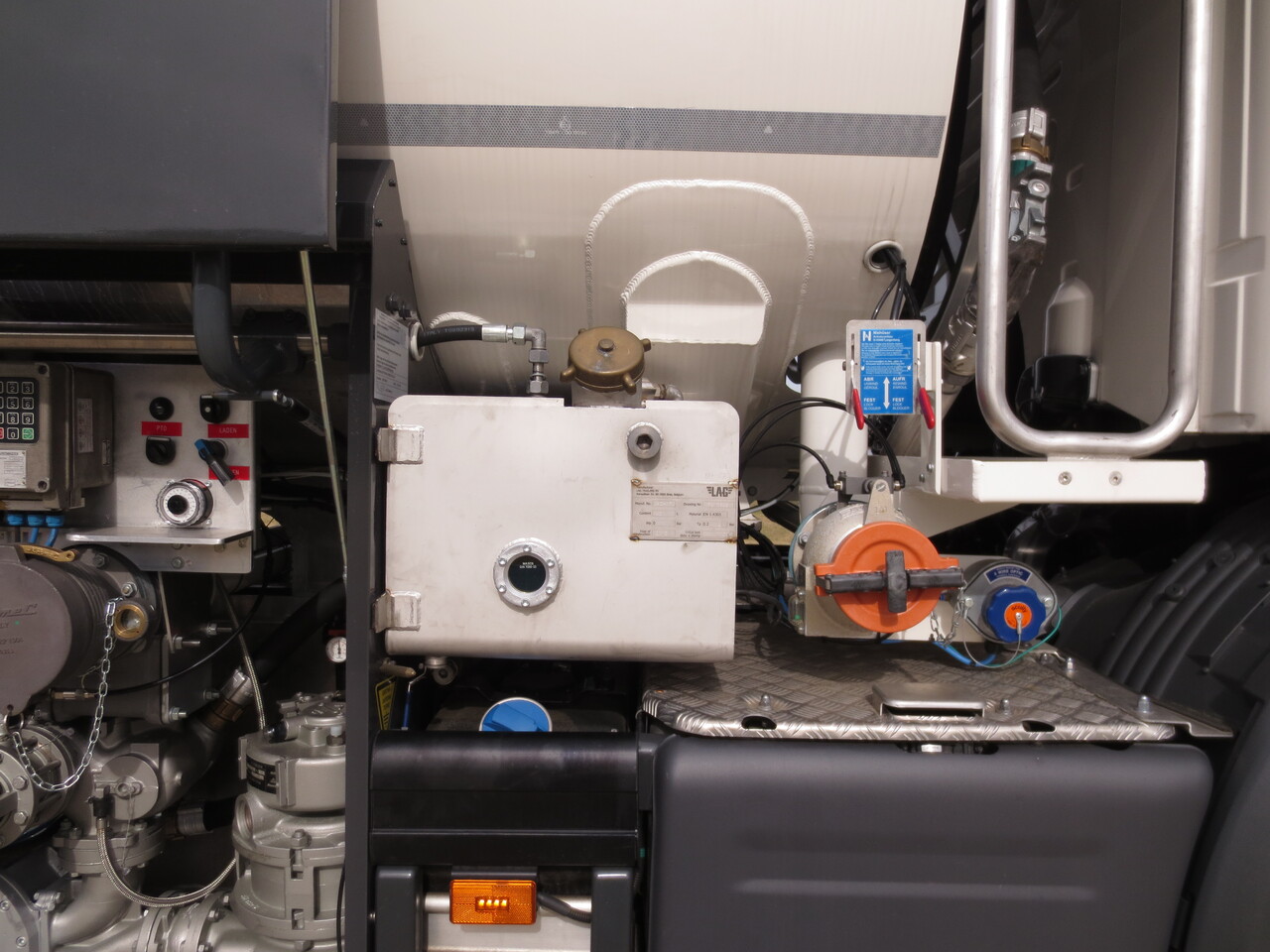 SCANIA G370 - Камион цистерна: снимка 2 SCANIA G370 - Камион цистерна: снимка 2