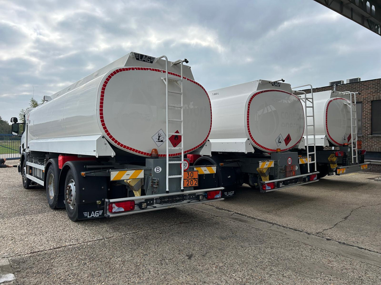 SCANIA P320/P360 (lot of 3) - Камион цистерна: снимка 4 SCANIA P320/P360 (lot of 3) - Камион цистерна: снимка 4
