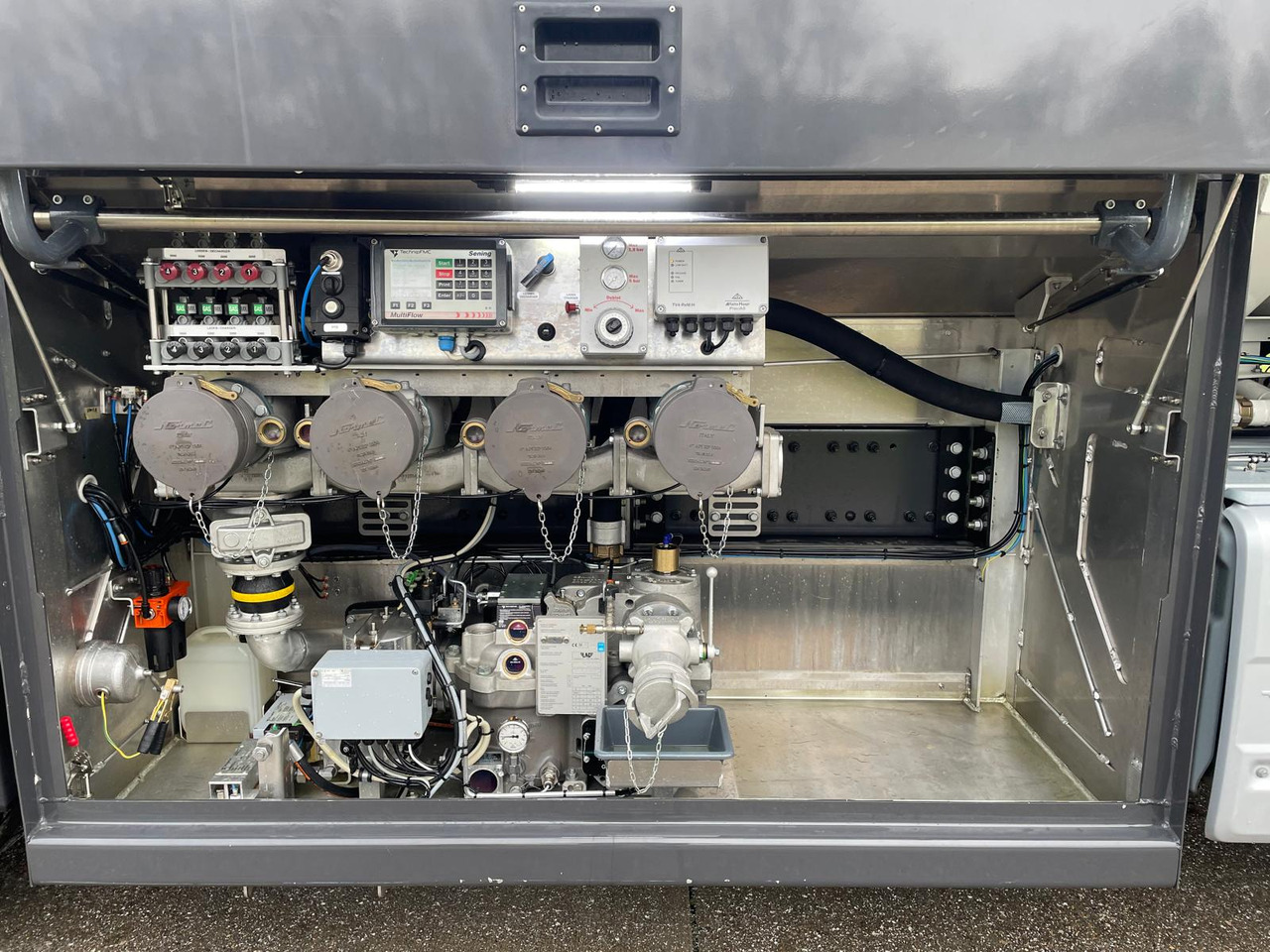 SCANIA P370 - Камион цистерна: снимка 2 SCANIA P370 - Камион цистерна: снимка 2