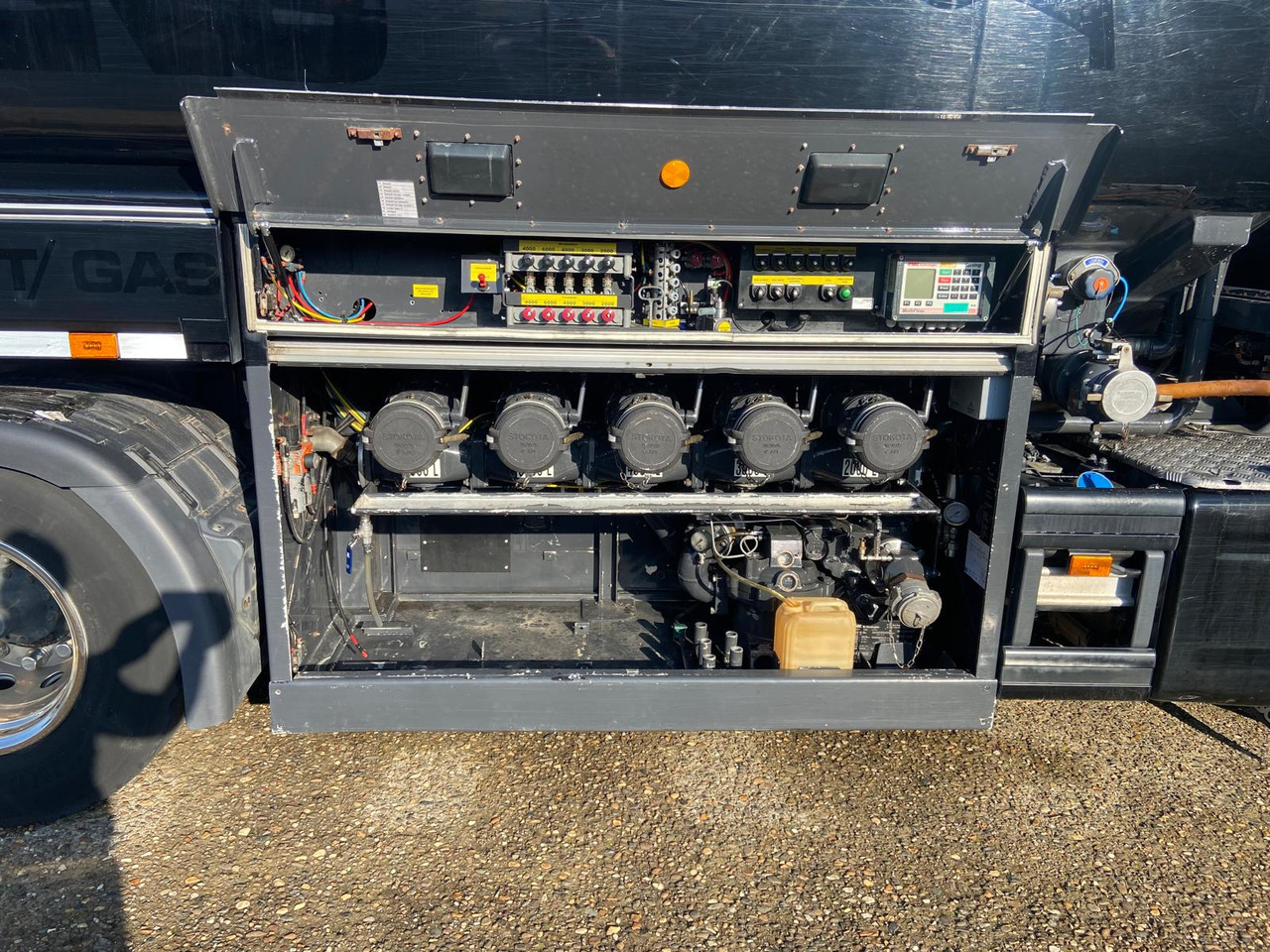 SCANIA P410 - Камион цистерна: снимка 3 SCANIA P410 - Камион цистерна: снимка 3