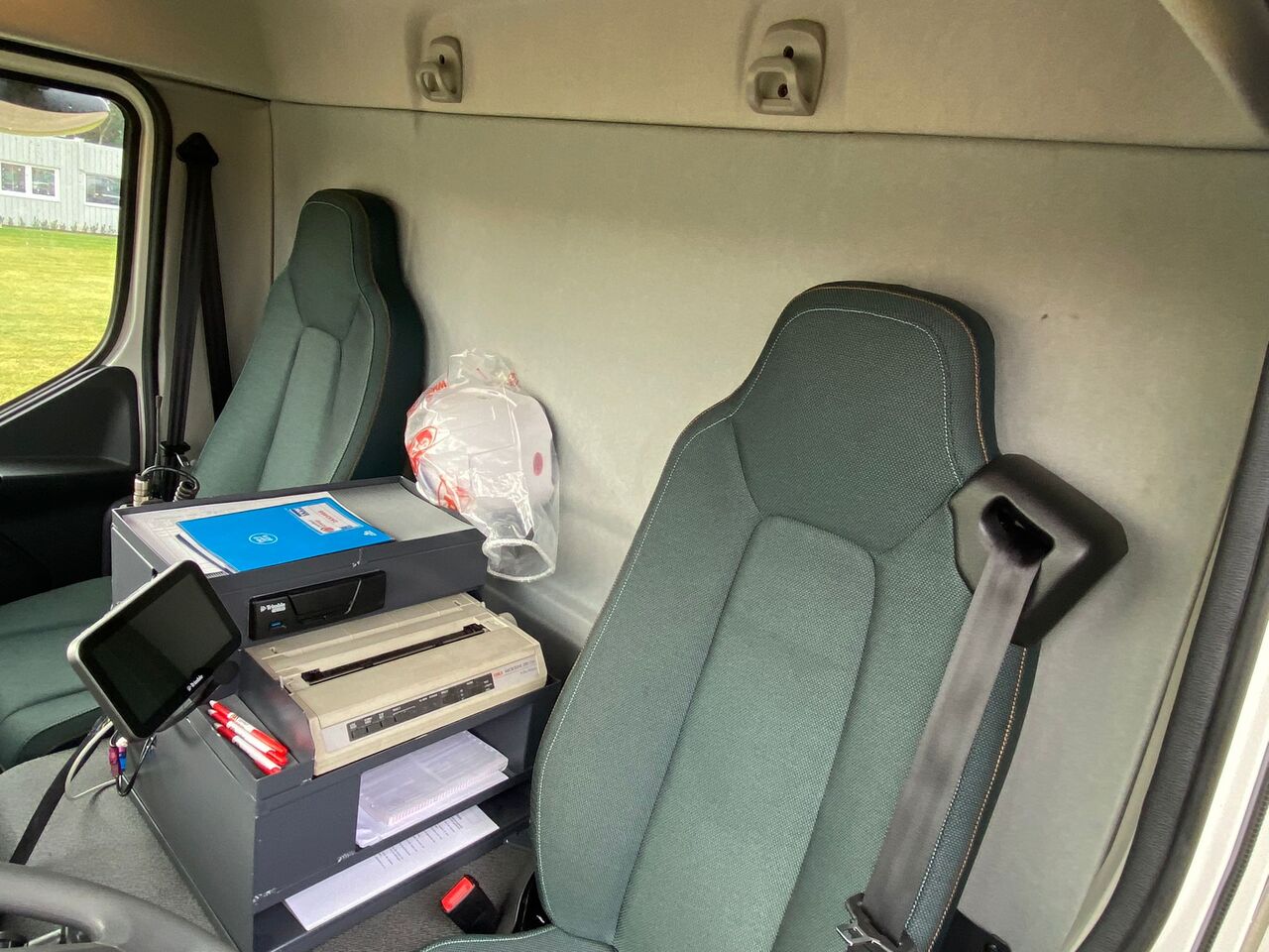 VOLVO FL - Камион цистерна: снимка 3 VOLVO FL - Камион цистерна: снимка 3