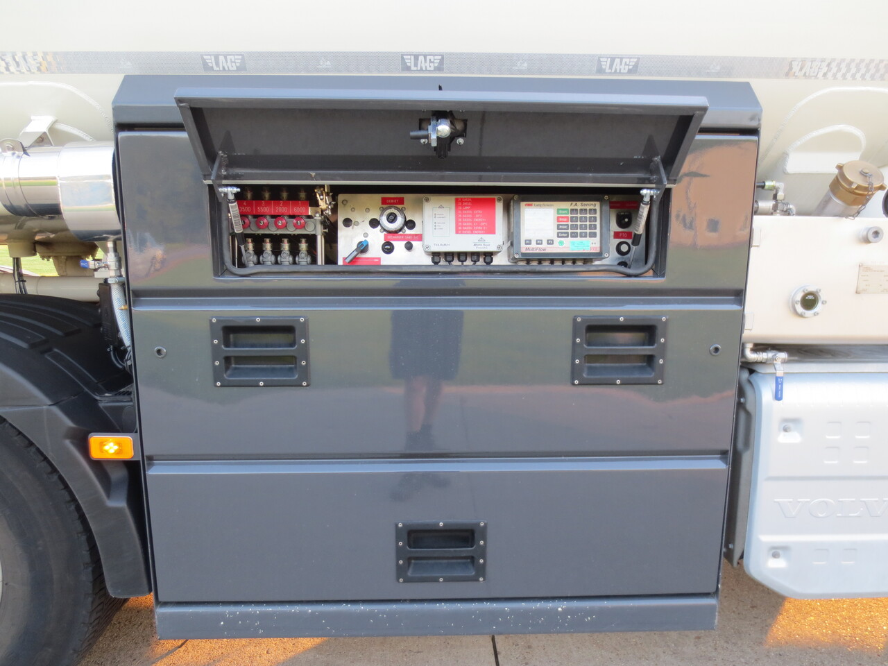 VOLVO FM - Камион цистерна: снимка 4 VOLVO FM - Камион цистерна: снимка 4