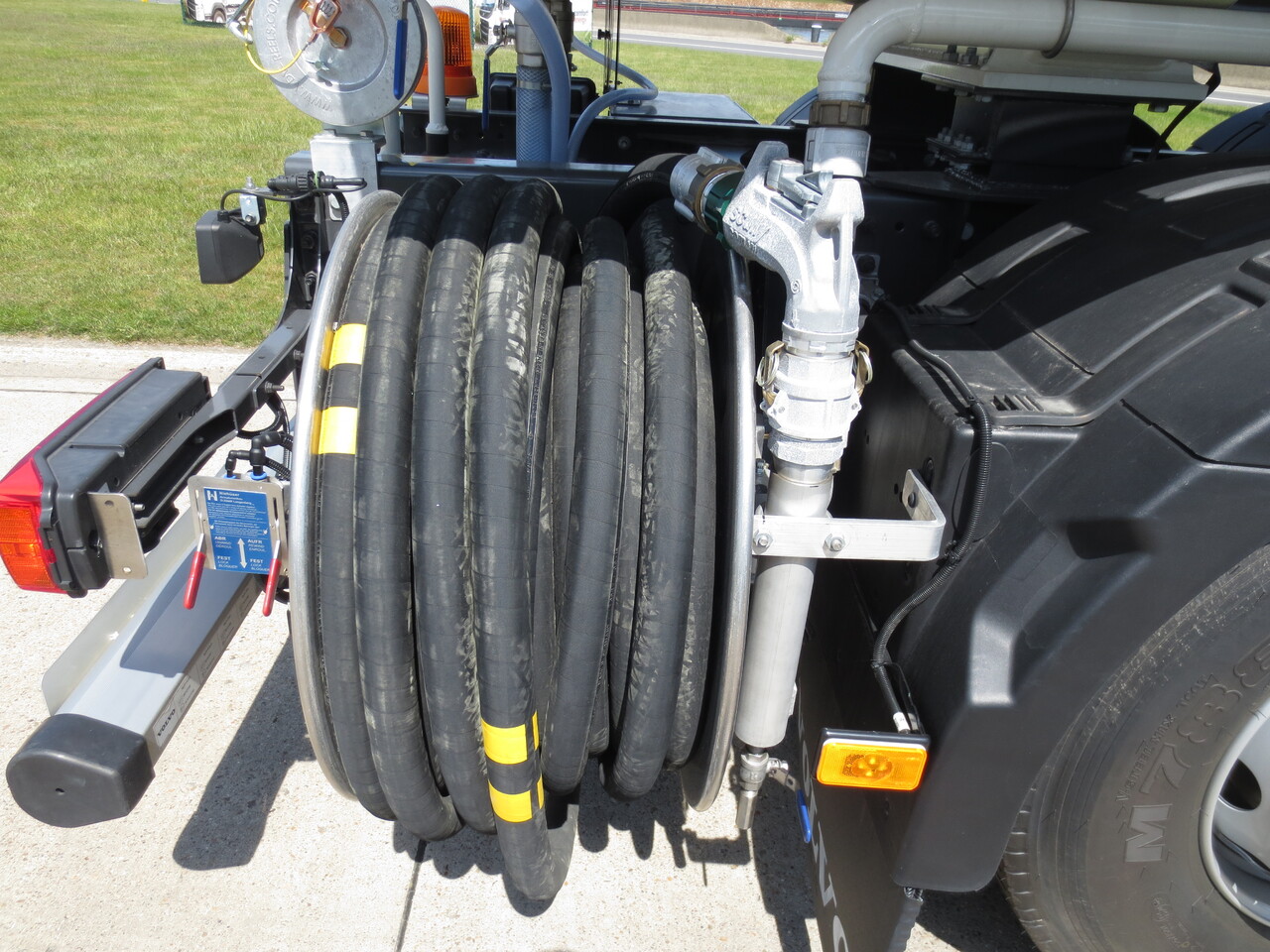 VOLVO FM - Камион цистерна: снимка 3 VOLVO FM - Камион цистерна: снимка 3