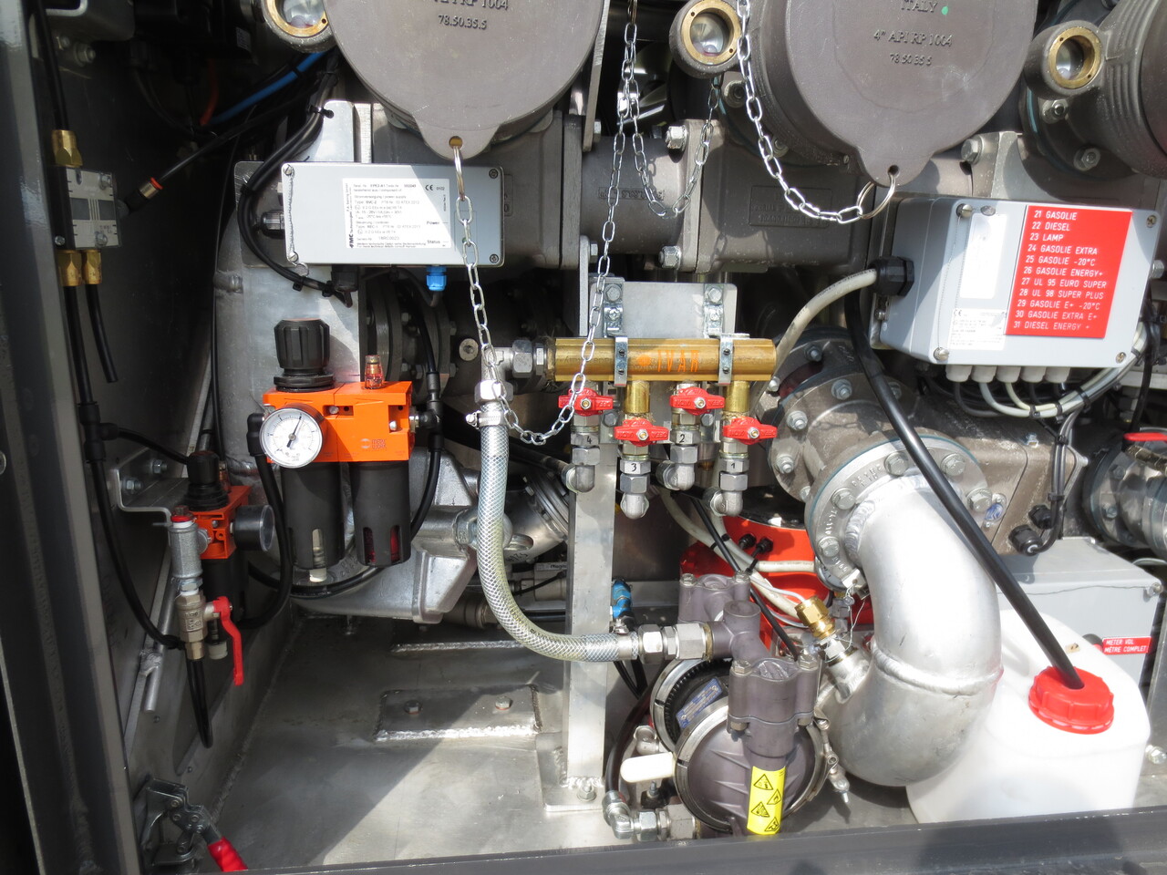 VOLVO FM - Камион цистерна: снимка 5 VOLVO FM - Камион цистерна: снимка 5