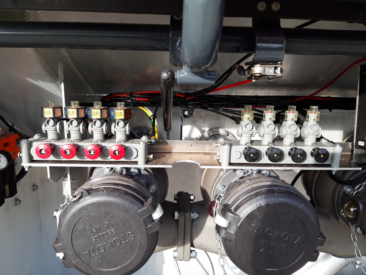 VOLVO FM - Камион цистерна: снимка 3 VOLVO FM - Камион цистерна: снимка 3