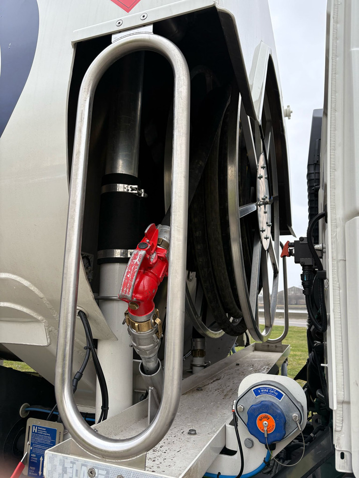 VOLVO FM380 - Камион цистерна: снимка 2 VOLVO FM380 - Камион цистерна: снимка 2