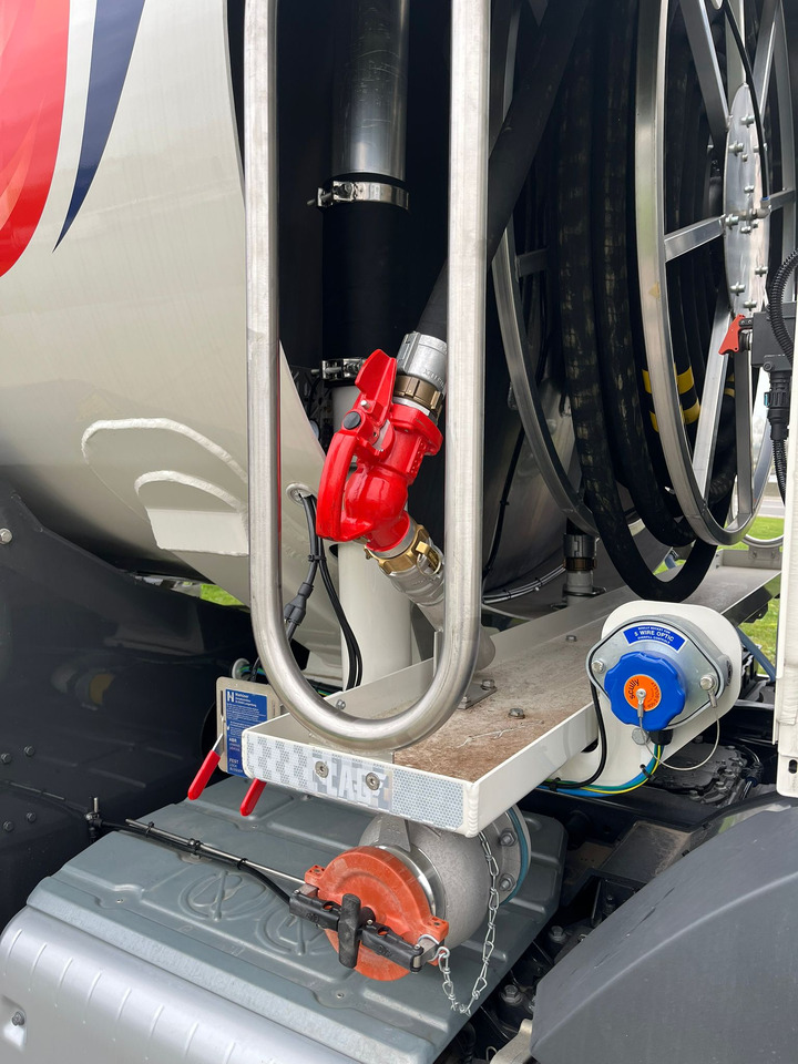 VOLVO FM380 - Камион цистерна: снимка 2 VOLVO FM380 - Камион цистерна: снимка 2