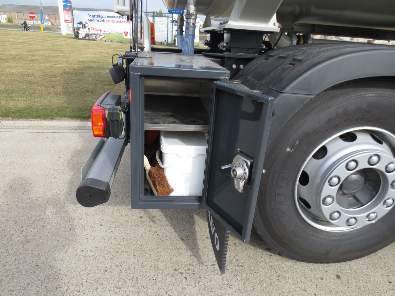 Volvo FM - Камион цистерна: снимка 4 Volvo FM - Камион цистерна: снимка 4