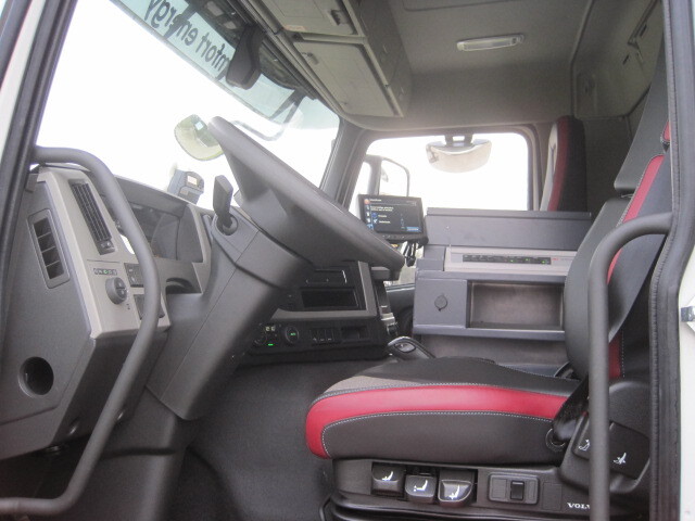 Volvo FM - Камион цистерна: снимка 3 Volvo FM - Камион цистерна: снимка 3