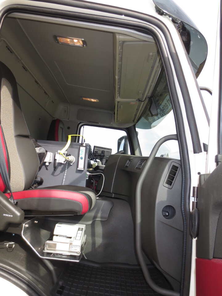 Камион цистерна Volvo FM: снимка 6