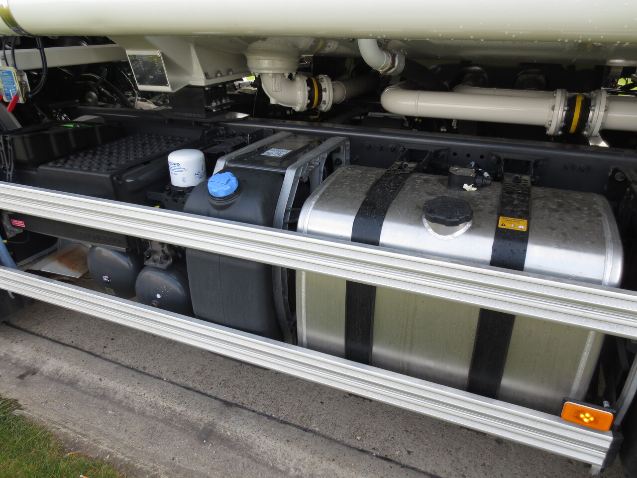Камион цистерна Volvo FM: снимка 8
